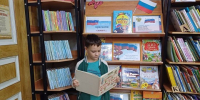 Экскурсия для читателей «Три цвета красками сияют…» ко Дню государственного флага - Камская новь