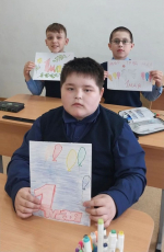 Выставка детских рисунков к Первомаю